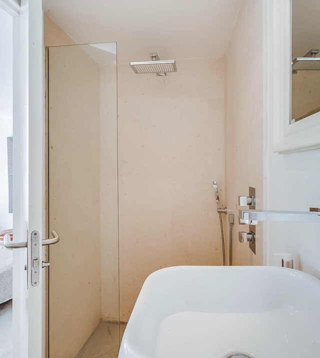 Resa Estates Ibiza can Viv tourist license sale koop bathroom shower.jpg